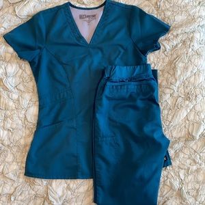 Scrubs set